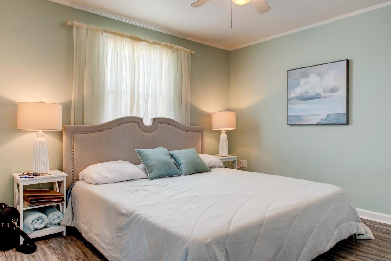 Saltaire - Pet Friendly! Amazing Wrap Around Porch - Steps From The Bay And A Short Walk To The Gulf Home Dauphin Island Exterior foto